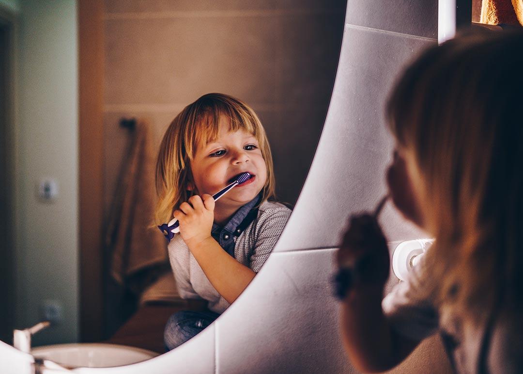 El mejor método para que los niños se cepillen los dientes