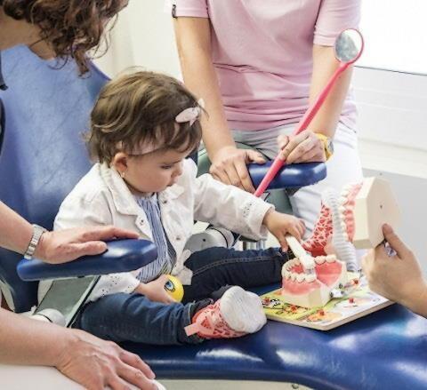 Odontologia per a nadons a Barcelona